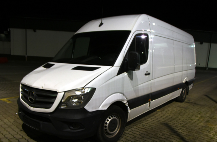 Na granicy zatrzymano skradzionego mercedesa