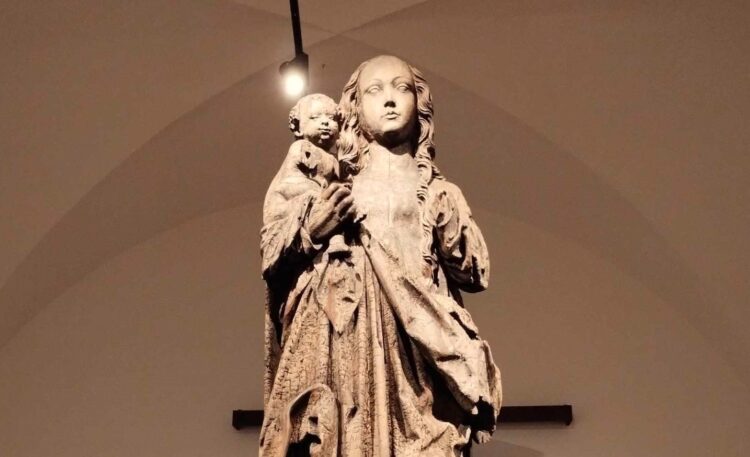 Madonna z Dzieciątkiem z Muzeum w Jarosławiu pięknie wyeksponowana na Wawelu