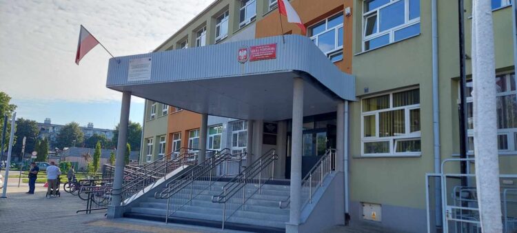 W Stalowej Woli podsumowano realizację programu "Dostępna Szkoła" 1 - Polskie Radio Rzeszów W Stalowej Woli podsumowano realizację programu „Dostępna Szkoła”