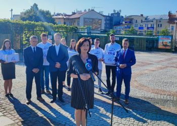 Sześćdziesiąt tysięcy podpisów na listach wyborczych PiS