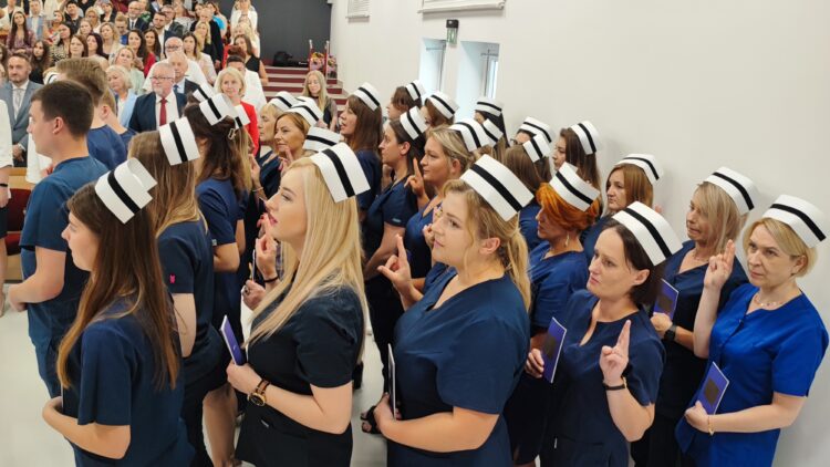 Pierwsze „czepkowanie” na WSIiZ