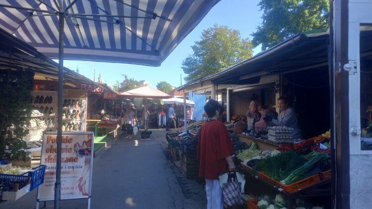 Będziemy walczyć o Plac Balcerowicza - zapowiadają kupcy 1 - Polskie Radio Rzeszów Będziemy walczyć o Plac Balcerowicza – zapowiadają kupcy