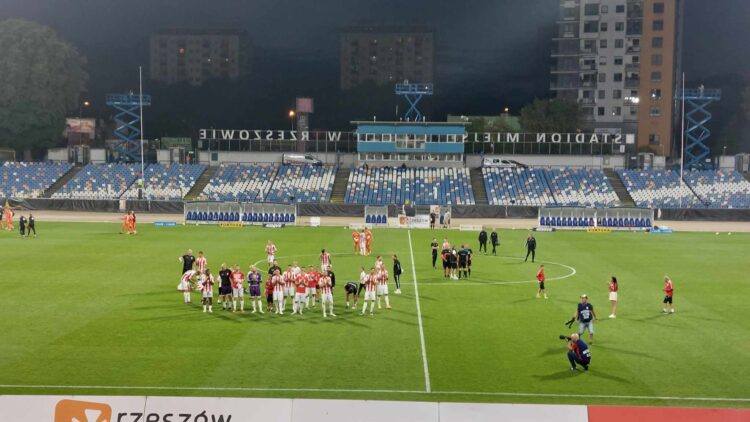 Piłka nożna. Resovia przegrywa 0-4