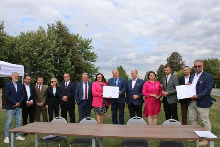 74 mln złotych pochłonie rozbudowa drogi wojewódzkiej na odcinku Koniaczów-Zapałów