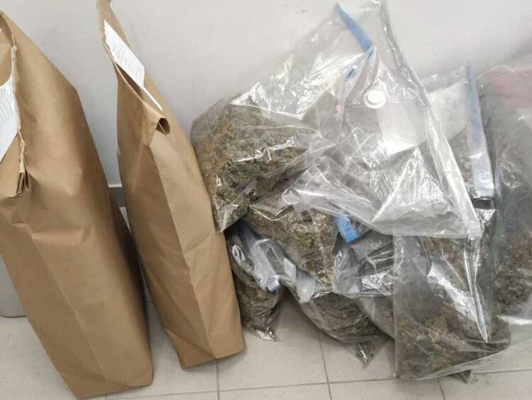 34-latek zatrzymany. Jasielscy kryminalni przechwycili ponad 5 kg marihuany