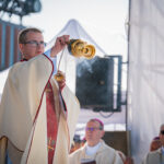 W niedzielnej mszy beatyfikacyjnej rodziny Ulmów uczestniczyło około 37 tys. wiernych (zdjęcia) 48 - Polskie Radio Rzeszów W niedzielnej mszy beatyfikacyjnej rodziny Ulmów uczestniczyło około 37 tys. wiernych (zdjęcia) - Polskie Radio Rzeszów