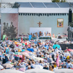 W niedzielnej mszy beatyfikacyjnej rodziny Ulmów uczestniczyło około 37 tys. wiernych (zdjęcia) 18 - Polskie Radio Rzeszów W niedzielnej mszy beatyfikacyjnej rodziny Ulmów uczestniczyło około 37 tys. wiernych (zdjęcia) - Polskie Radio Rzeszów