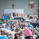 W niedzielnej mszy beatyfikacyjnej rodziny Ulmów uczestniczyło około 37 tys. wiernych (zdjęcia) 13 - Polskie Radio Rzeszów W niedzielnej mszy beatyfikacyjnej rodziny Ulmów uczestniczyło około 37 tys. wiernych (zdjęcia) - Polskie Radio Rzeszów