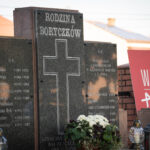 Minister Obrony Narodowej złożył wieniec na grobie rodziny Boryczków 4 - Polskie Radio Rzeszów Minister Obrony Narodowej złożył wieniec na grobie rodziny Boryczków - Polskie Radio Rzeszów