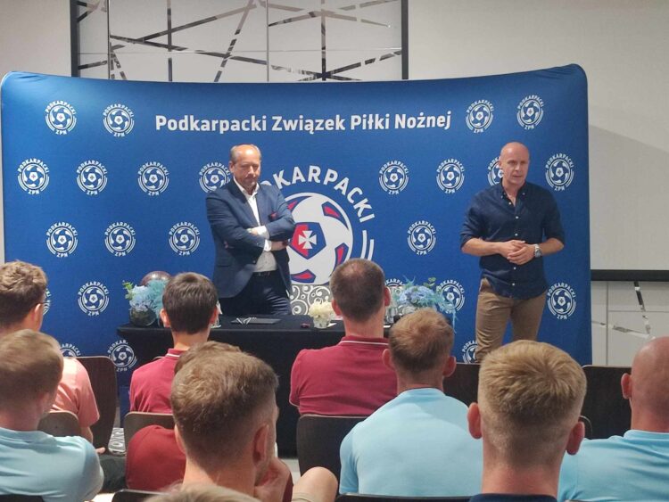 Piłka nożna. Szymon Marciniak szkolił na Podkarpaciu