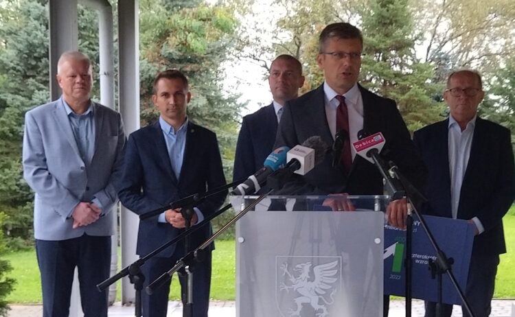 Przy dębickich podstawówkach powstaną łukowe hale