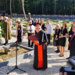 Para prezydencka odwiedziła cmentarz ofiar hitleryzmu w miejscowości Jagiełła-Niechciałki (zdjęcia) 7 - Polskie Radio Rzeszów Para prezydencka odwiedziła cmentarz ofiar hitleryzmu w miejscowości Jagiełła-Niechciałki (zdjęcia) - Polskie Radio Rzeszów