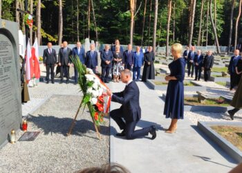 Para prezydencka odwiedziła cmentarz ofiar hitleryzmu w miejscowości Jagiełła-Niechciałki (zdjęcia)