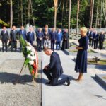 Para prezydencka odwiedziła cmentarz ofiar hitleryzmu w miejscowości Jagiełła-Niechciałki (zdjęcia) 2 - Polskie Radio Rzeszów Para prezydencka odwiedziła cmentarz ofiar hitleryzmu w miejscowości Jagiełła-Niechciałki (zdjęcia) - Polskie Radio Rzeszów