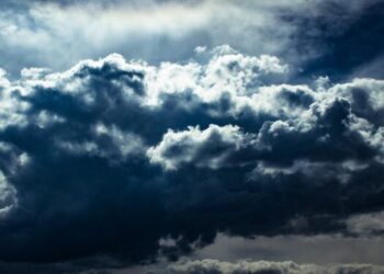 W sobotę chłodniej, na południu i południowym wschodzie kraju burze