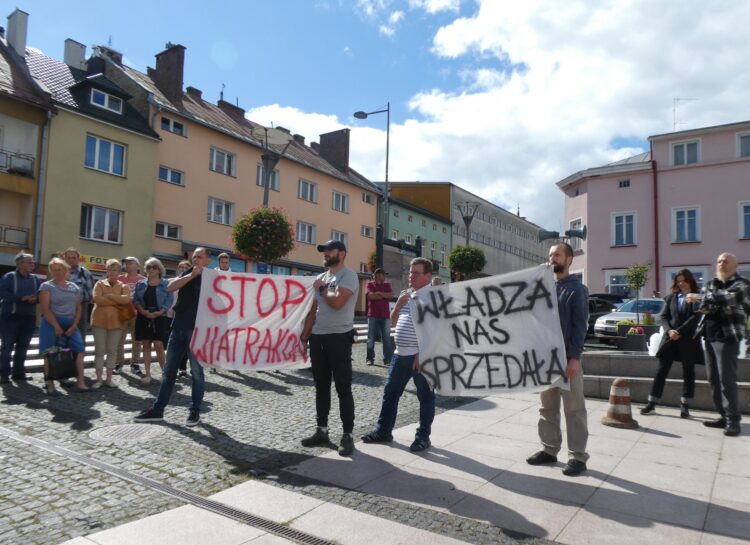 Protest na Rynku w Brzozowie i przed Urzędem Gminy w Nozdrzcu