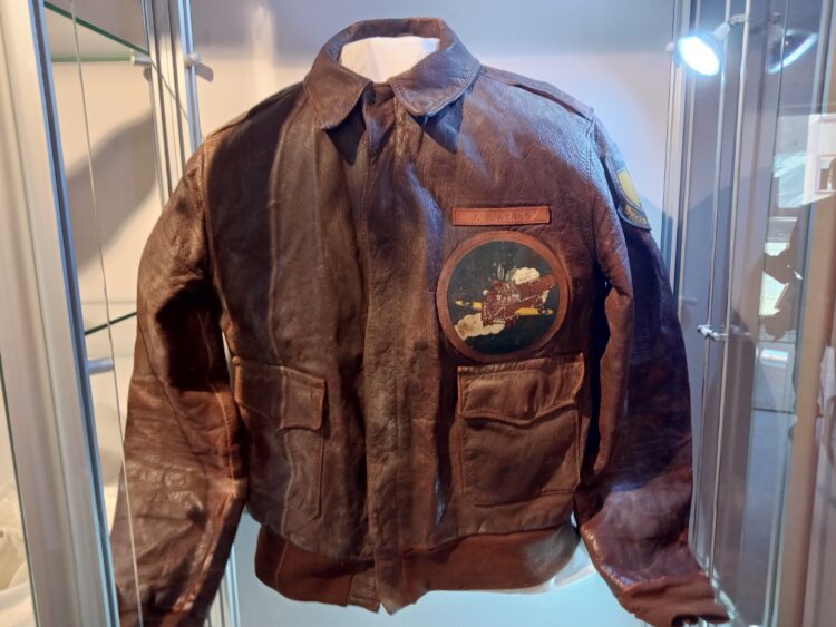 Wystawa pamiątek po amerykańskim lotniku w dębickim muzeum