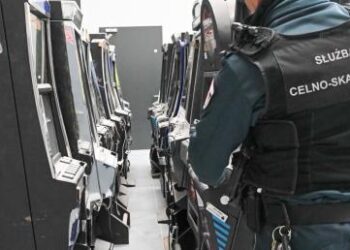 Podkarpacka KAS rozbiła grupę przestępczą, która zajmowała się nielegalnym hazardem
