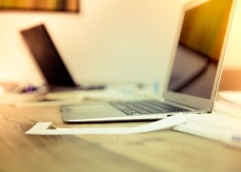 123 uczniów klas czwartych z głogowskiej szkoły podstawowej otrzymało laptopy