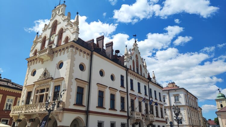 Więcej osób może skorzystać z Rzeszowskiej Karty Rodziny