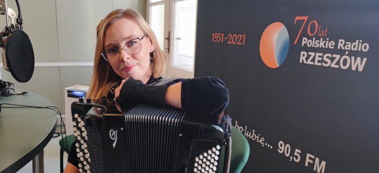 Talent i pasja. Weronika Sura o grze na akordeonie 1 - Polskie Radio Rzeszów Talent i pasja. Weronika Sura o grze na akordeonie