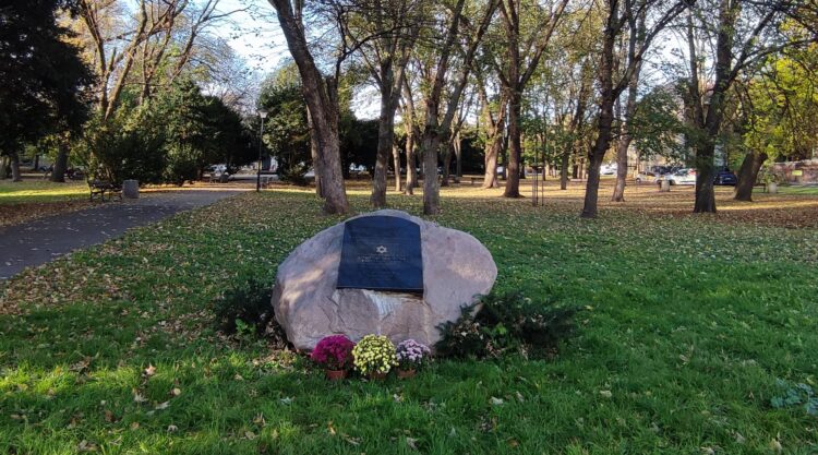 Zapłonęło dziś „Światło Pamięci na żydowskich cmentarzach w Rzeszowie” 1 - Polskie Radio Rzeszów Zapłonęło dziś „Światło Pamięci na żydowskich cmentarzach w Rzeszowie”