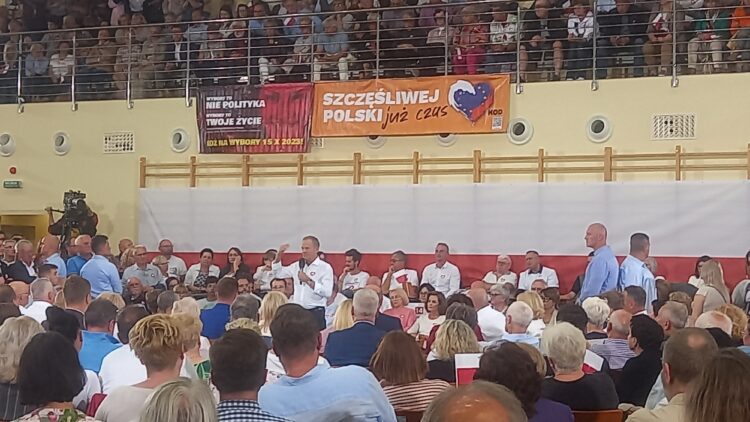Donald Tusk zachęcał w Rzeszowie do udziału w głosowaniu