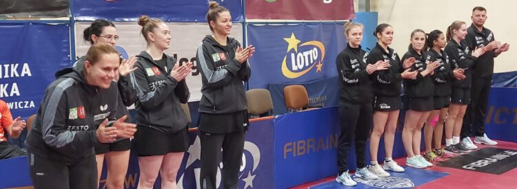 Tenis stołowy – Zacięty mecz akademiczek z Rzeszowa