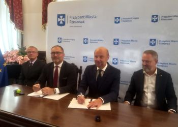 Drogowe połączenie ulic Warszawskiej i&nbsp;Krakowskiej oraz&nbsp;strefy Dworzysko