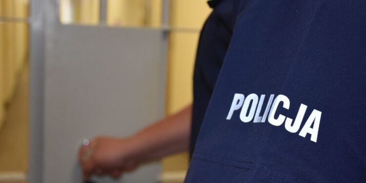 Mieszkaniec gminy Laszki ukrył się przed policją za piecem
