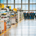 Premier odwiedził PZL w Mielcu. W Stalowej Woli apelował o mobilizację w kampanii wyborczej - Polskie Radio Rzeszów