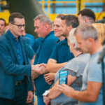Premier odwiedził PZL w Mielcu. W Stalowej Woli apelował o mobilizację w kampanii wyborczej - Polskie Radio Rzeszów