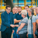 Premier odwiedził PZL w Mielcu. W Stalowej Woli apelował o mobilizację w kampanii wyborczej - Polskie Radio Rzeszów