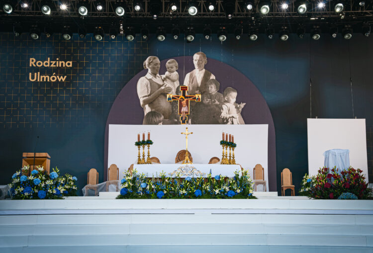 Ksiądz z rodziny Ulmów: Obie strony rodziny mojego dziadka udzielały schronienia Żydom