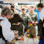 Rzeszowianie świętowali z żołnierzami. Piknik z WOT i służbami mundurowymi (zdjęcia) - Polskie Radio Rzeszów