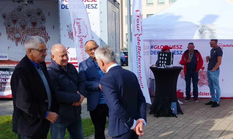 Akcja "Tour de referendum" 1 - Polskie Radio Rzeszów Akcja „Tour de referendum”