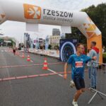 Festiwal Biegowy w Rzeszowie. Kilkuset uczestników na starcie (zdjęcia) 23 - Polskie Radio Rzeszów Festiwal Biegowy w Rzeszowie. Kilkuset uczestników na starcie (zdjęcia) - Polskie Radio Rzeszów