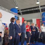 Premier odwiedził PZL w Mielcu. W Stalowej Woli apelował o mobilizację w kampanii wyborczej - Polskie Radio Rzeszów