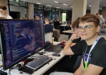 Jedna z drużyn pracujących nad swoim projektem w ramach NASA Space Apps Challenge