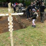 Uroczystości pogrzebowe na szczycie góry Manyłowa - Polskie Radio Rzeszów