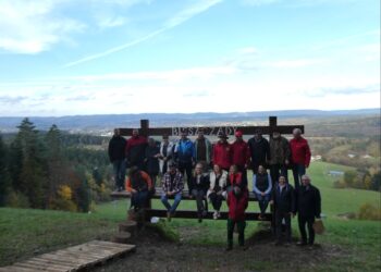 W&nbsp;Weremieniu koło Leska stanęła największa ławka w&nbsp;Polsce