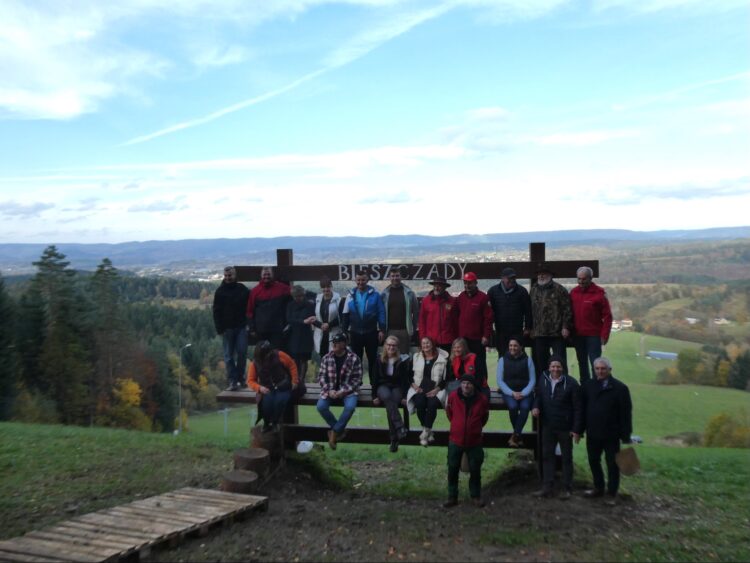 W Weremieniu koło Leska stanęła największa ławka w Polsce