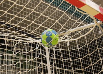 Piłka Ręczna. JKS Handball przegrywa po&nbsp;karnych!