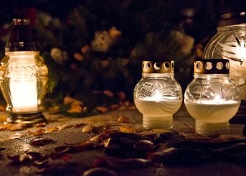 Znicze na&nbsp;polskich grobach w&nbsp;Pradze