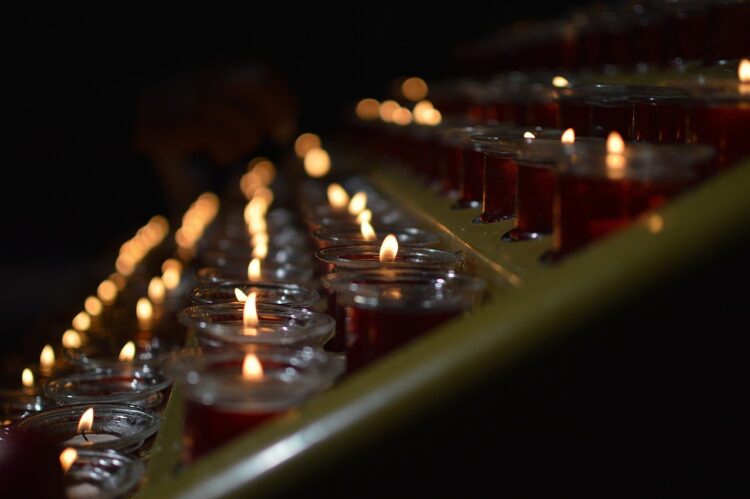 Ostatnie przygotowania do kwest na cmentarzach w dniu Wszystkich Świętych