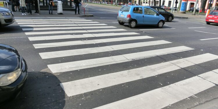 crosswalk 377532 1280