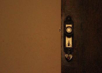 Policja apeluje o&nbsp;zabezpieczenie domu przed&nbsp;wyjazdem w&nbsp;dniu Wszystkich Świętych