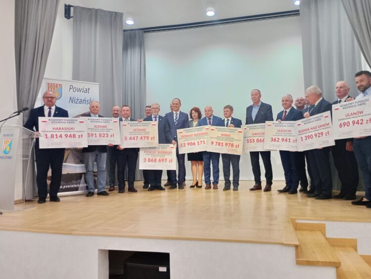 Wsparcie dla powiatu niżańskiego na drogi 1 - Polskie Radio Rzeszów Wsparcie dla powiatu niżańskiego na drogi