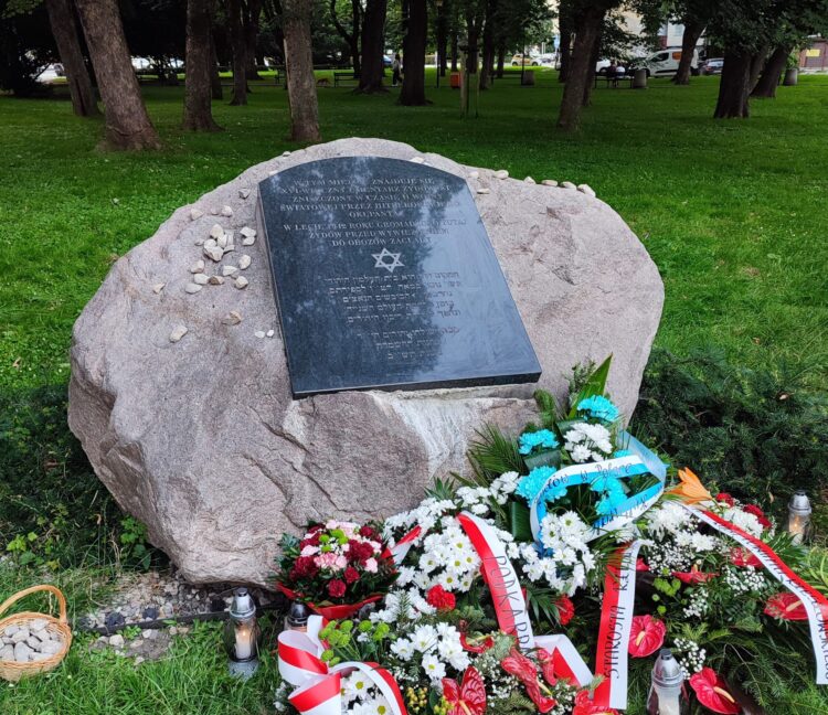 Światło Pamięci na żydowskich cmentarzach w Rzeszowie