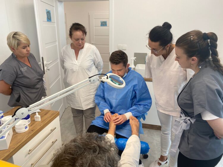 Stopy jesienią i w zimie – jak o nie dbać?